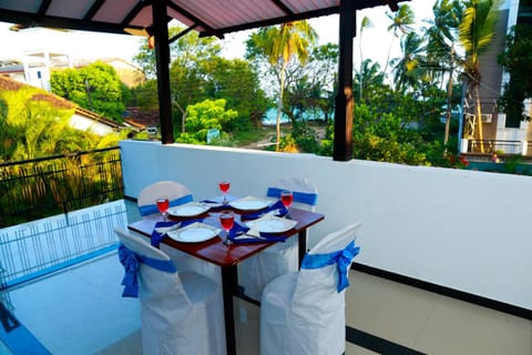 Coffee/tea facilities, Dining area, Sea view