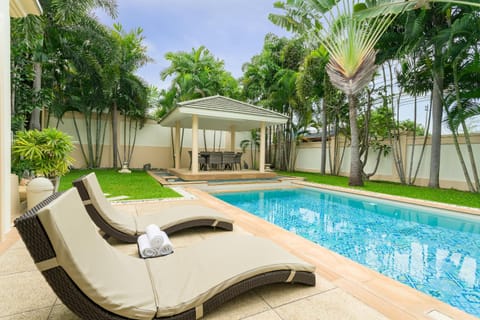 Luxury Pool Villa 3BR 6-8 persons Villa in Pattaya City