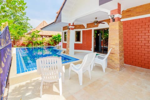 GARDEN VILLA - PATTAYA HOLIDAY HOUSE WALKING STREET 4 bedrooms Villa in Pattaya City