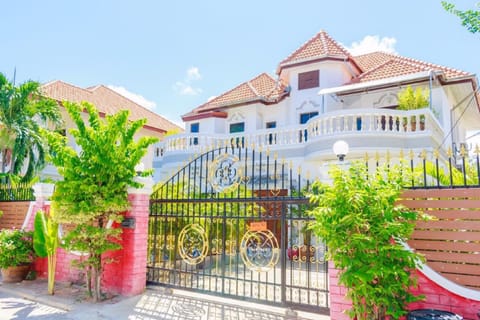 RATANA VILLA - PATTAYA HOLIDAY HOUSE WALKING STREET 7 bedrooms Villa in Pattaya City
