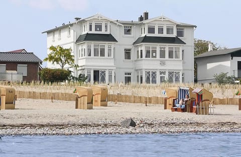 Property building, Facade/entrance, Sea view, Location