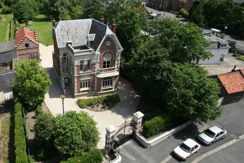 Facade/entrance, Bird's eye view