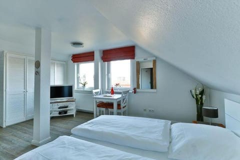 Haus Brönshoog, Appartement 11 in strandnaher Lage Apartment in Wenningstedt-Braderup