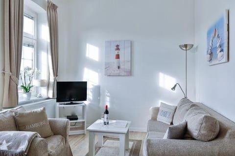 App-6-mit-Suedbalkon-in-strandnaher-Lage-Baederstil-Villa-in-Wenningstedt-Sylt Apartment in Wenningstedt-Braderup