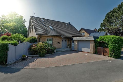 Haus-Blum-schoene-Ferienwohnung-in-absolut-ruhiger-Lage-in-Westerland Apartment in Westerland