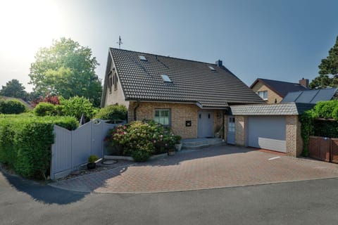 Haus-Blum-schoene-Ferienwohnung-in-absolut-ruhiger-Lage-in-Westerland Apartment in Westerland