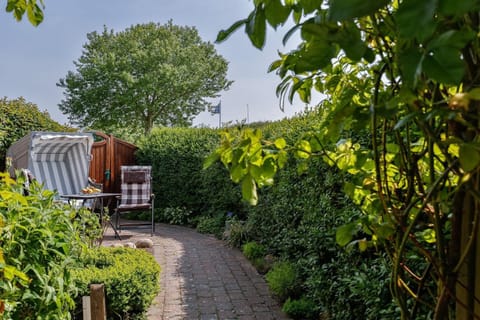 Haus-Blum-schoene-Ferienwohnung-in-absolut-ruhiger-Lage-in-Westerland Apartment in Westerland