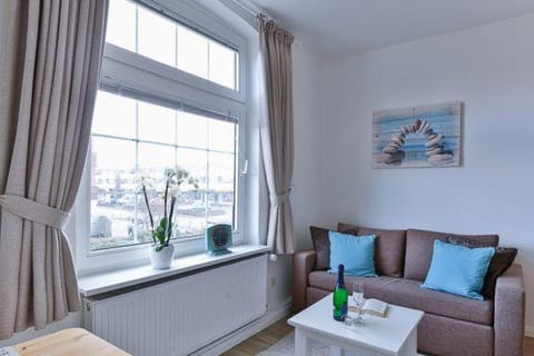 App-8-in-strandnaher-Lage-Baederstil-Villa-in-Wenningstedt-Sylt Apartment in Wenningstedt-Braderup