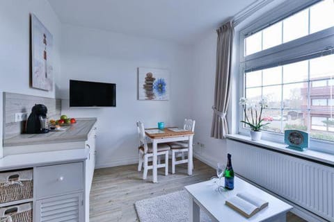 App-8-in-strandnaher-Lage-Baederstil-Villa-in-Wenningstedt-Sylt Apartment in Wenningstedt-Braderup