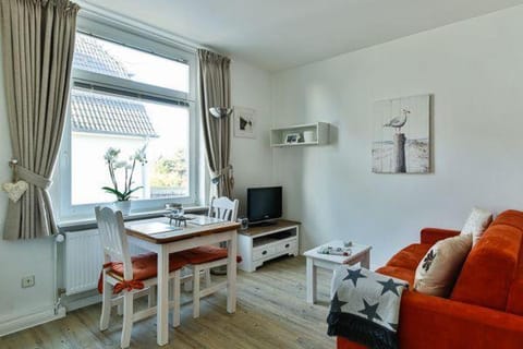 App-7-in-strandnaher-Lage-Baederstil-Villa-in-Wenningstedt-Sylt Apartment in Wenningstedt-Braderup