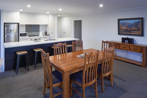 Dining area, kitchen