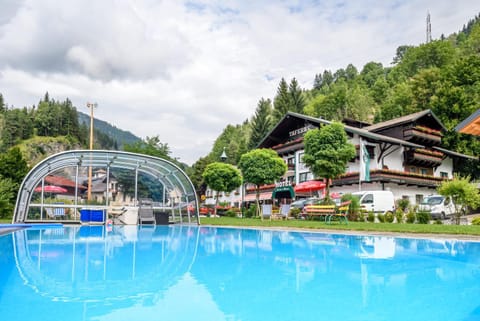Property building, Swimming pool, Swimming pool