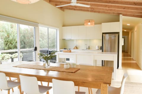 Dining area, kitchen