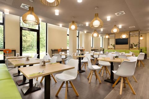 Restaurant/places to eat, Dining area, On site, Breakfast