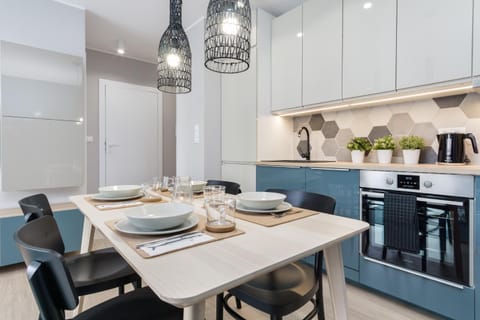 Seating area, Dining area, minibar, pet friendly, stove