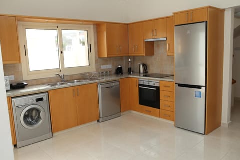 Kitchen or kitchenette, dishwasher, minibar, pet friendly, stove, toaster, washing machine