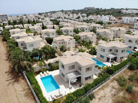 Property building, Day, Bird's eye view, Pool view, Sea view, Swimming pool, Location, sunbed