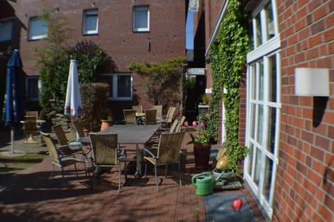 Patio, Restaurant/places to eat, Balcony/Terrace