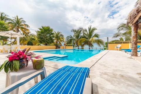 Property building, Sea view, Swimming pool, Swimming pool