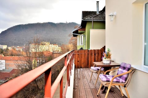 Balcony/Terrace, City view, Landmark view, Mountain view, Street view