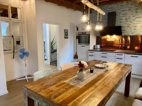 Seating area, Dining area