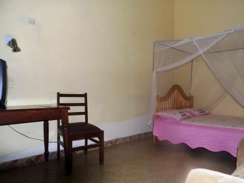 TV and multimedia, Photo of the whole room, Seating area, Bedroom