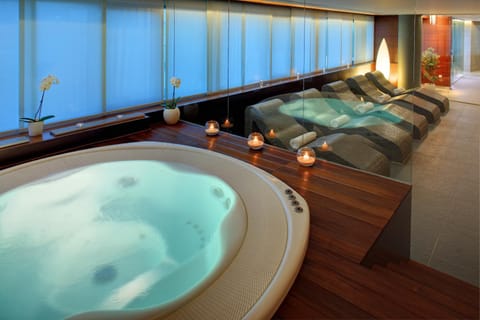 Massage, Sauna, Steam room, Spa and wellness centre/facilities