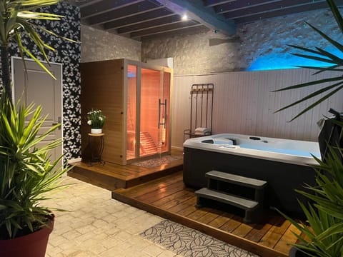 Hot Tub, Sauna, Spa and wellness centre/facilities