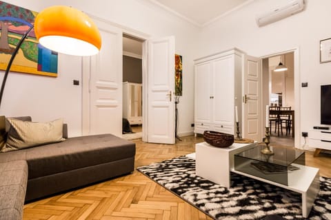 Urbano Styles Downtown Budapest Condo in Budapest