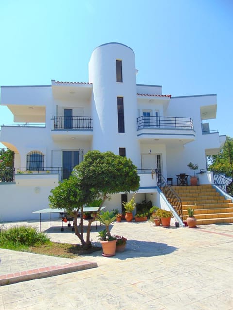 Patio, Facade/entrance, Garden, Table tennis