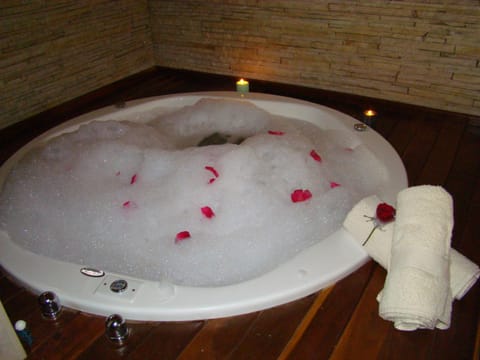 Hot Tub, Bathroom, Area and facilities