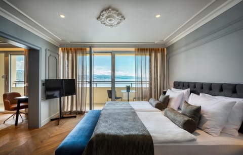 Bed, TV and multimedia, Photo of the whole room, Bedroom, Sea view