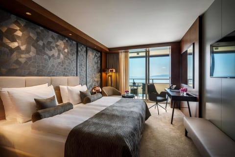 View (from property/room), Photo of the whole room, Decorative detail, Bedroom, Sea view