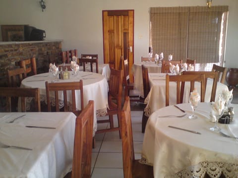 Patio, Restaurant/places to eat, BBQ facilities, Swimming pool