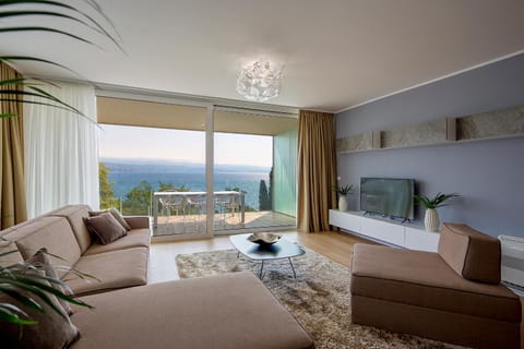 TV and multimedia, Balcony/Terrace, Living room, Pool view, Sea view