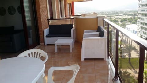 Balcony/Terrace, Mountain view