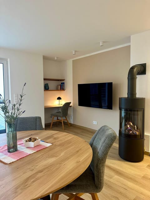 TV and multimedia, Living room, Dining area