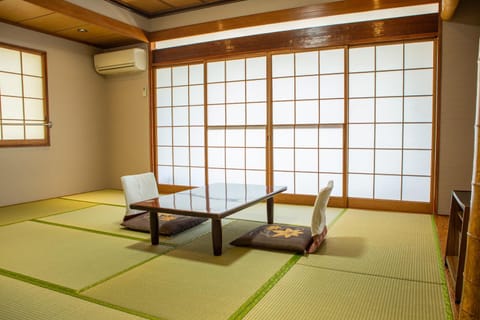 Shoji Lake Hotel Ryokan in Shizuoka Prefecture