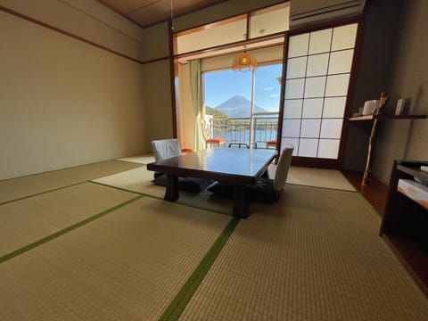 Shoji Lake Hotel Ryokan in Shizuoka Prefecture