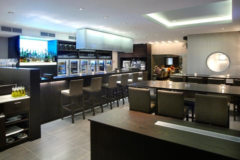 Restaurant/places to eat, Lounge or bar