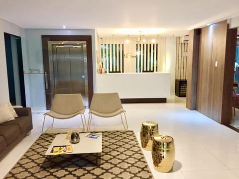 Communal lounge/ TV room, Lobby or reception