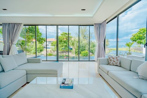 Oasis Villa Resort in Hoa Hai