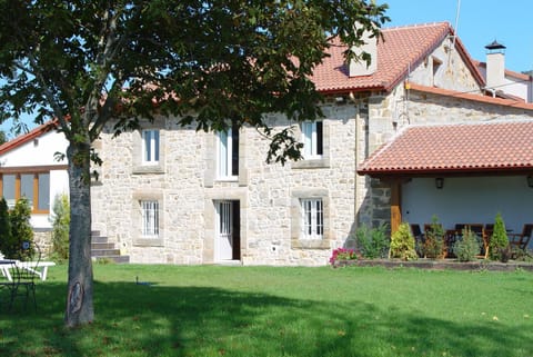 Casa del Lago de Campoo House in Cantabria