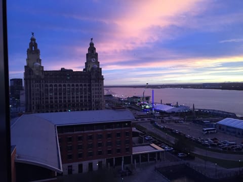 Nearby landmark, Restaurant/places to eat, Neighbourhood, Natural landscape, View (from property/room), City view, Landmark view, Mountain view, River view, Area and facilities, Supermarket/grocery shop, Shopping Area