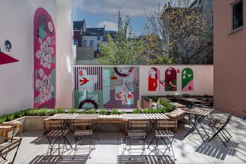 Restaurant/places to eat, Balcony/Terrace