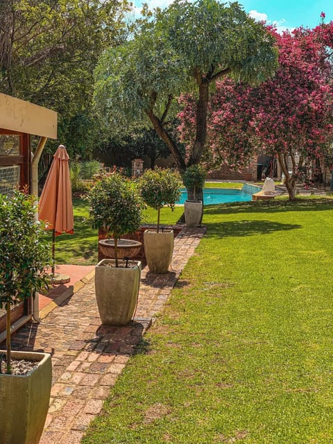Horse's Neck Guest Lodge Bed and Breakfast in Sandton