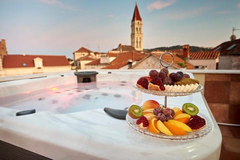 Palace Derossi Übernachtung mit Frühstück in Trogir