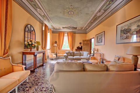 Villa Fiamma by PosarelliVillas Villa in Capannori