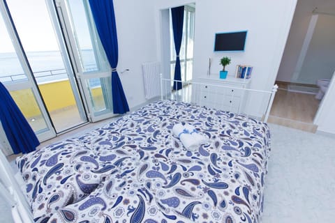 On the beach Sea-view&Kitchen In Room Bed and Breakfast in Salerno