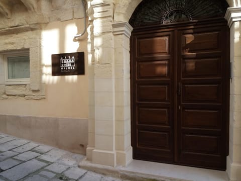 Property building, Facade/entrance, Day, Winter, On site